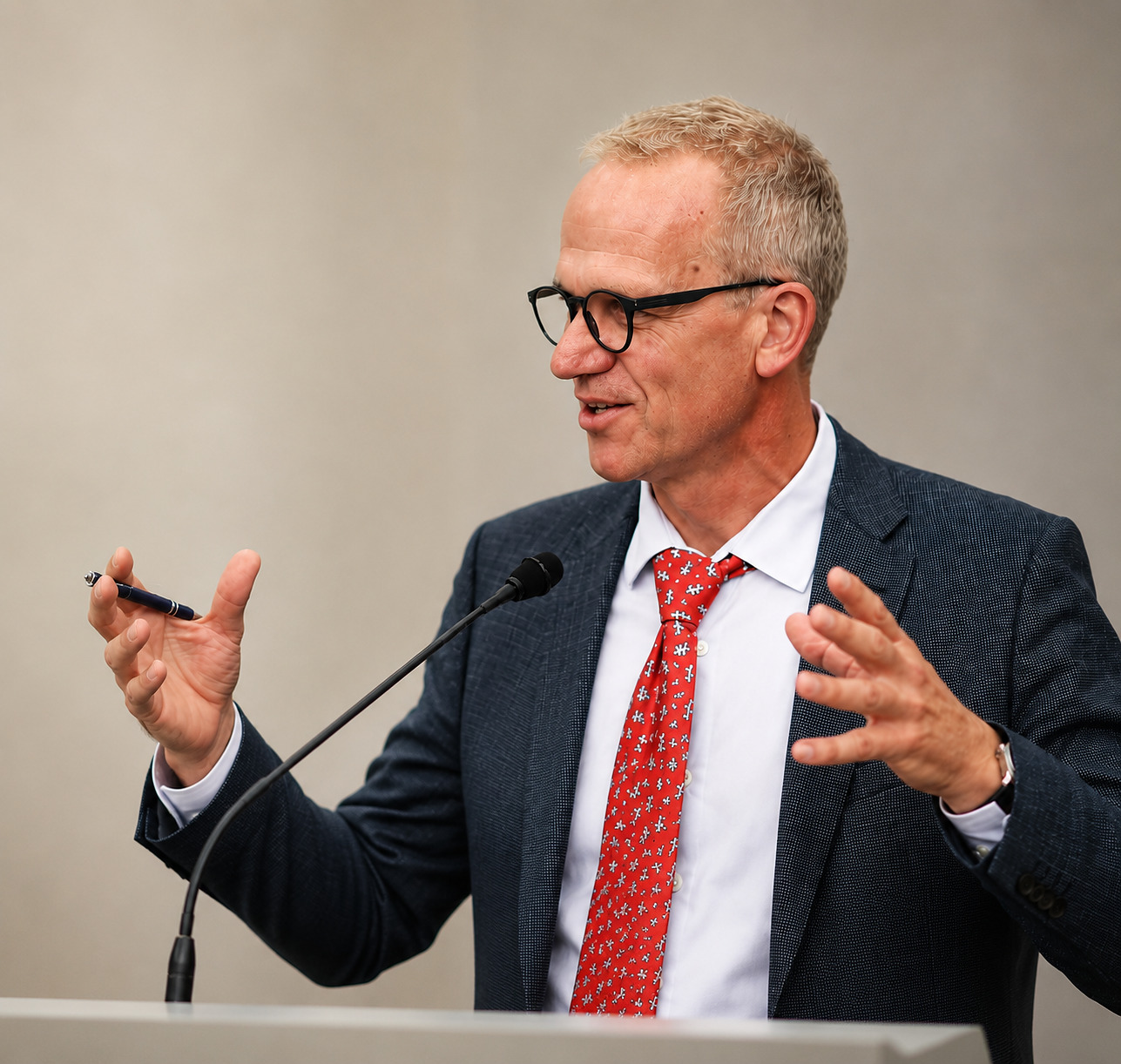 Dr Eric Wiedmer speaking during a professional presentation